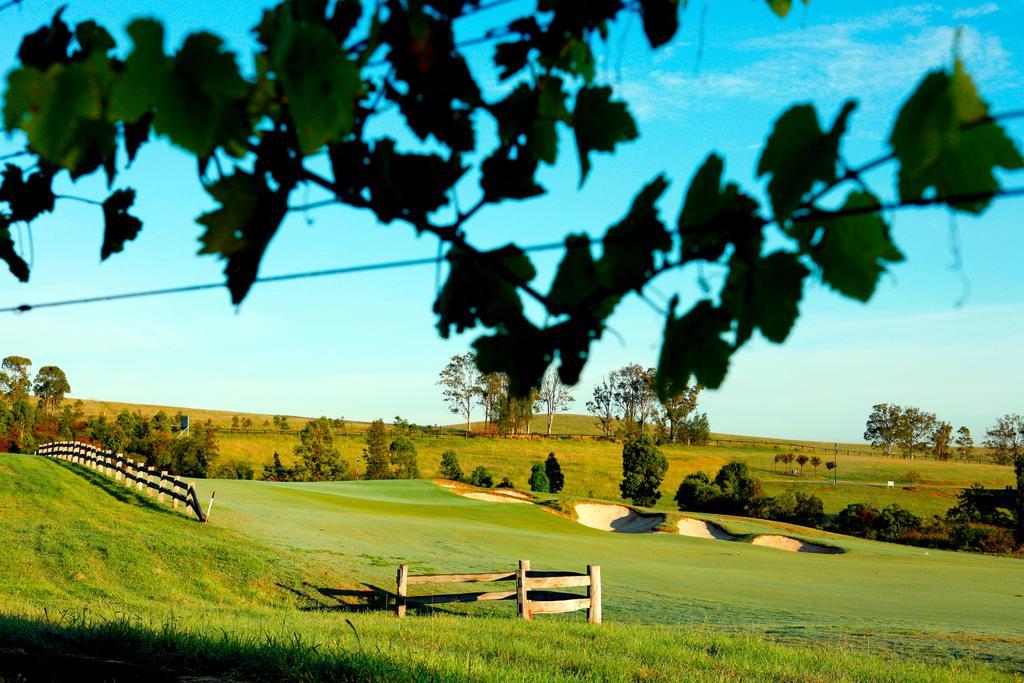 Chateau Elan At The Vintage Поколбін Екстер'єр фото The 18th hole at the 2007 PGA Championship