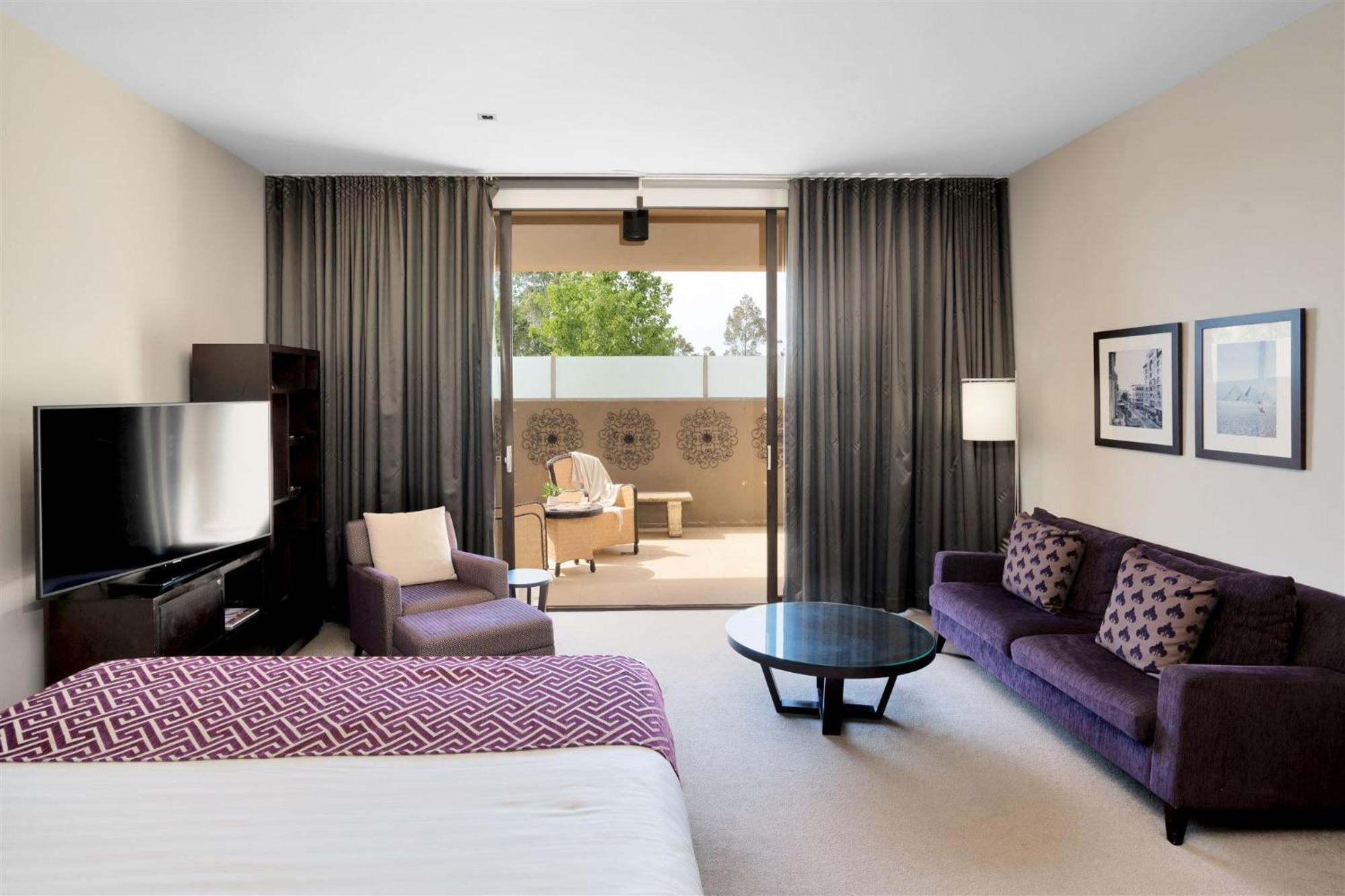 Chateau Elan At The Vintage Поколбін Екстер'єр фото A guest room at the Hilton San Diego Bayfront
